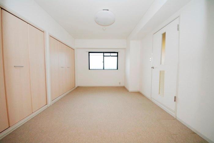 Non-living room. If Akehanate and west of daylighting and Japanese-style room, It has become a space where daylight arrives from balcony!