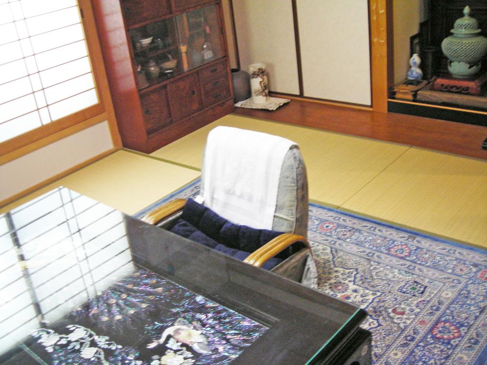 Non-living room. Alcove of some 8 quires Japanese-style room