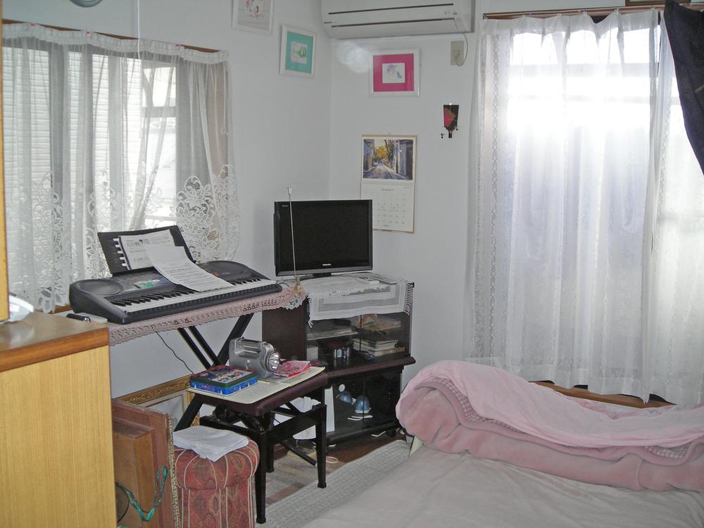Non-living room. The window is large, bright room
