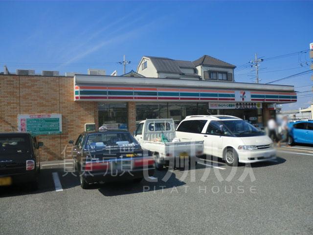 Convenience store. 553m to Seven-Eleven Amagasaki nukata shop