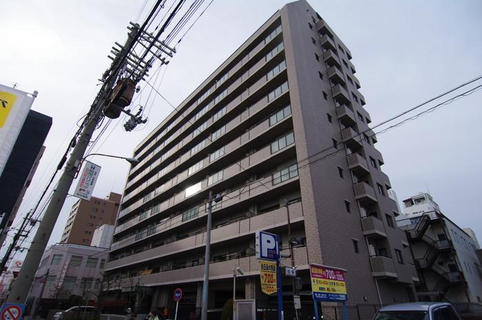 Local appearance photo. Hanshin "Amagasaki" a 7-minute walk from the train station, This apartment is located in the area lined with shopping mall and many of the shops. Shopping, etc., Is life easy convenient environment.