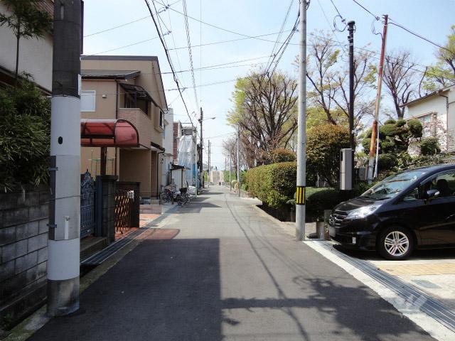 Local photos, including front road. Property of the north front of the road (from the east)