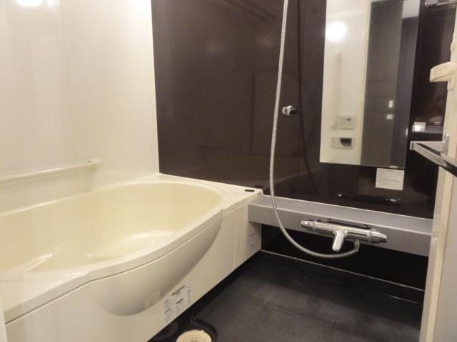 Same specifications photo (bathroom). Same specification (same apartment another room photo)