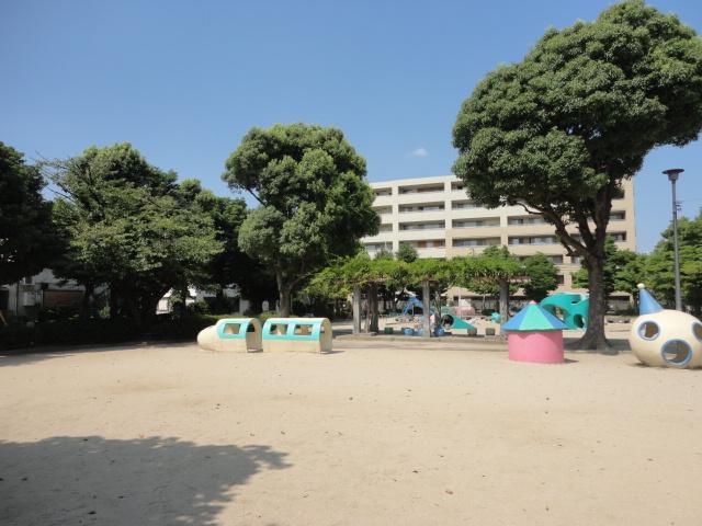 Other local. Higashisonoda park in the immediate vicinity