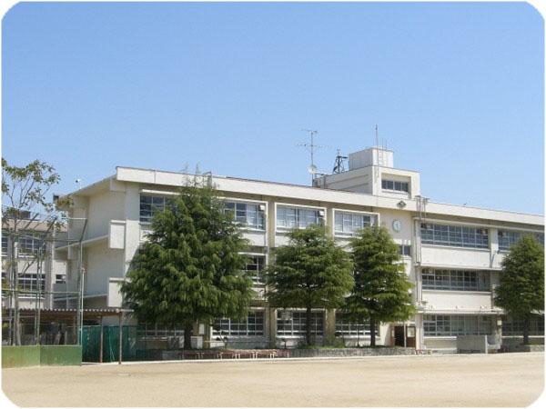 Junior high school. 1254m until Minami Oda junior high school