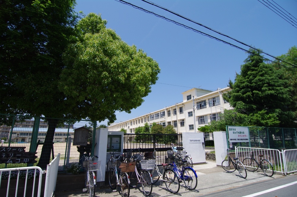 Junior high school. 824m until the Amagasaki Municipal Muko junior high school (junior high school)
