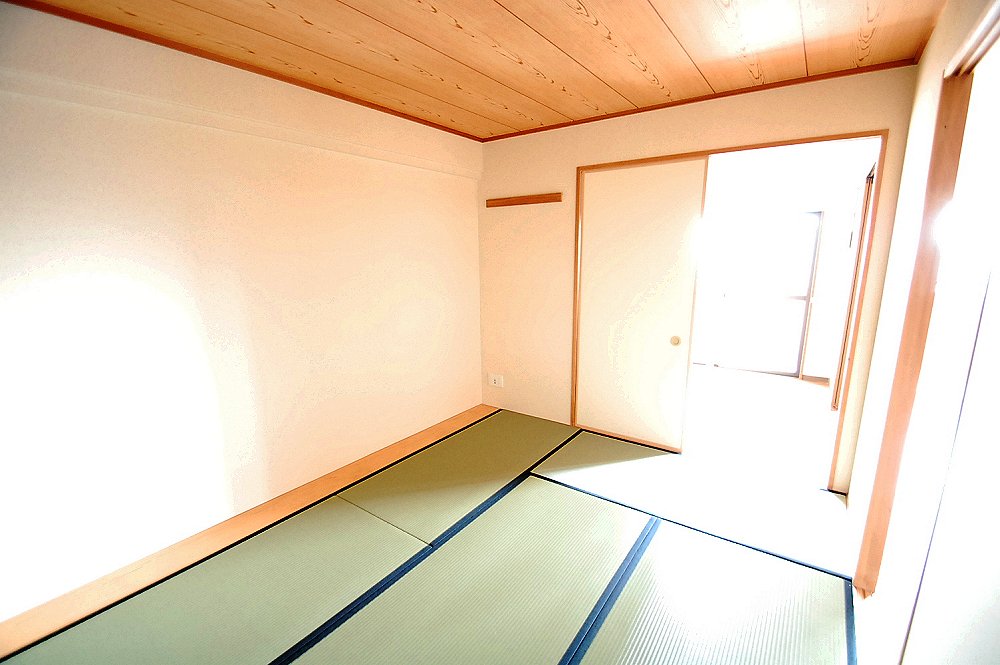 Living and room. There is also a Japanese-style room! A space of relaxation!