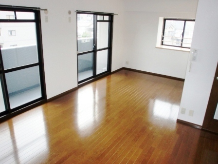 Living and room. Bright and airy living room!