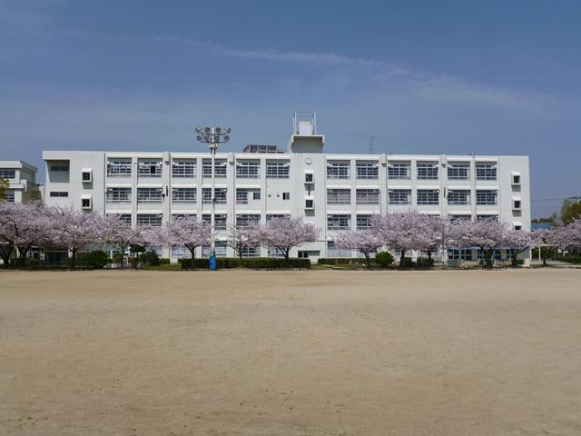Primary school. 369m until the Amagasaki Municipal Seiwa Elementary School