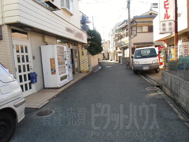 Local photos, including front road. Yu Furuya