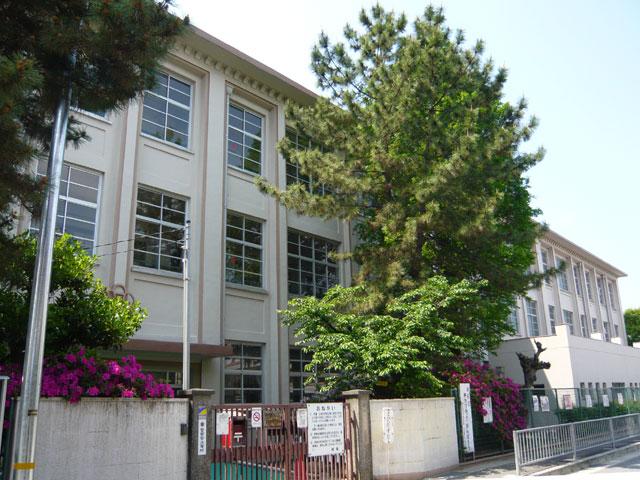 Primary school. 373m until the Amagasaki Municipal Nagasu Elementary School