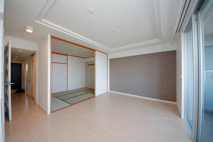 Non-living room. Living and next to the Japanese-style, It has become a bright space that enters plenty of light! And has a floor heating is warm even in winter!