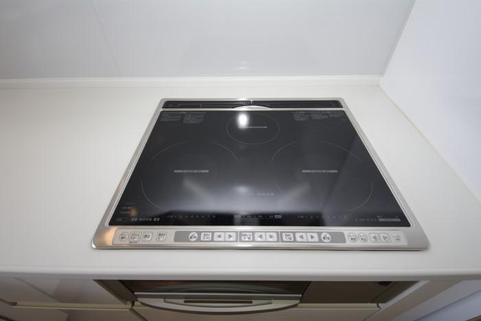 Kitchen. Care also is Hassle in the all-electric IH cooking heater!