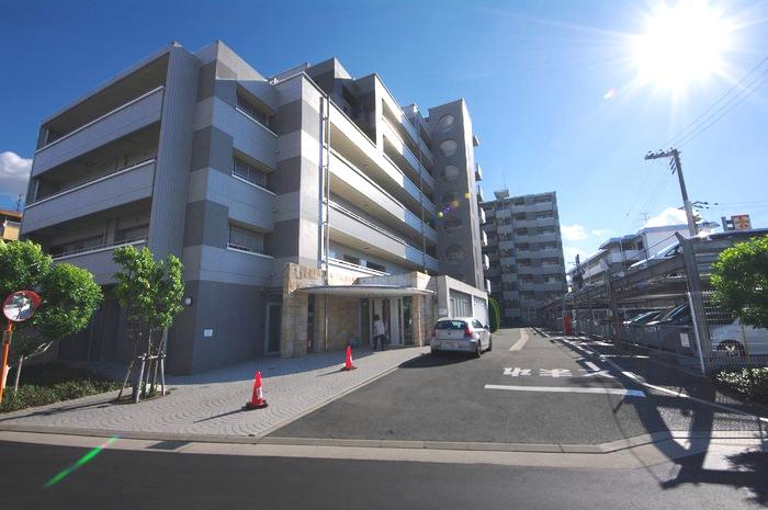 Local appearance photo. Hankyu "Tsukaguchi" 6-minute walk from the train station, JR "Tsukaguchi" has become a convenient location for walking 7 minutes and 2 along the line available from the station!