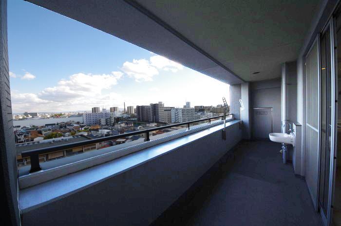 Balcony. Balcony, Slop sink (faucet) is conveniently equipped with a wide-width!