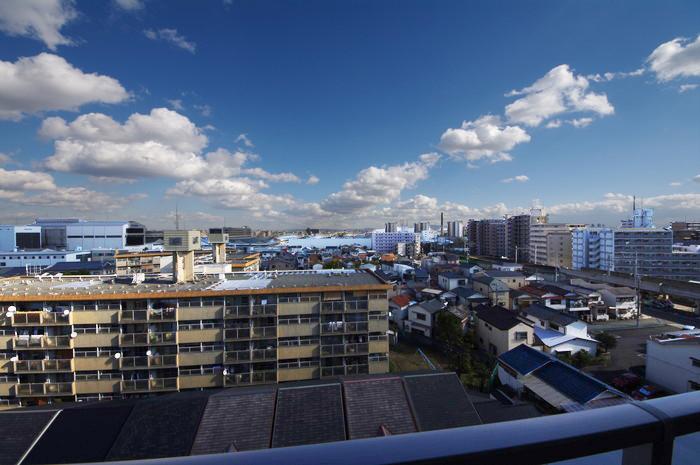 View photos from the dwelling unit. Since the 8 floor of the top floor, It will spread view good blue sky!