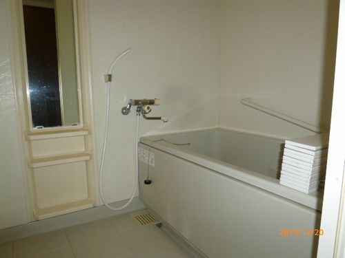 Bath. Automatic hot water Zhang function