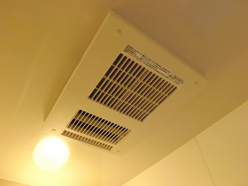 Cooling and heating ・ Air conditioning. Local photo (bathroom heating dryer)