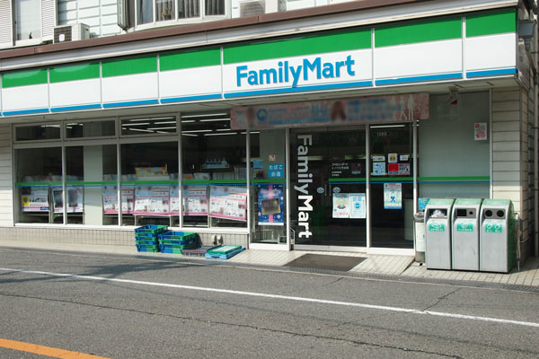 Surrounding environment. FamilyMart Inoue Takeya shop (a 9-minute walk ・ About 690m)