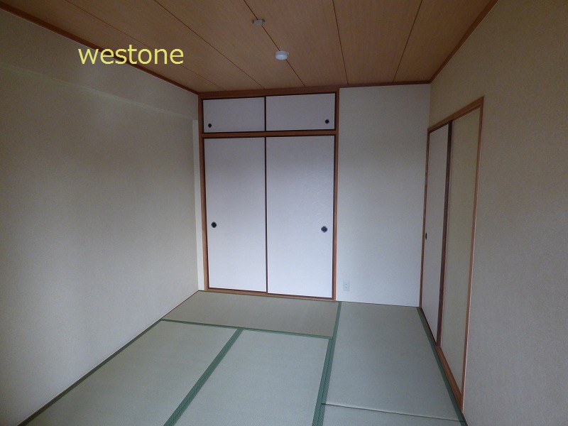 Other room space. Japanese-style room 6 quires. There closet with upper closet.