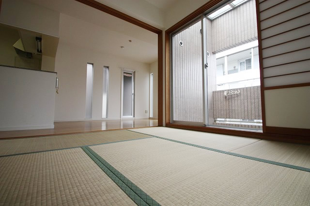 Living and room. This relaxation of the Japanese-style room