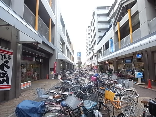 Shopping centre. Aming Shioe until the (shopping center) 755m