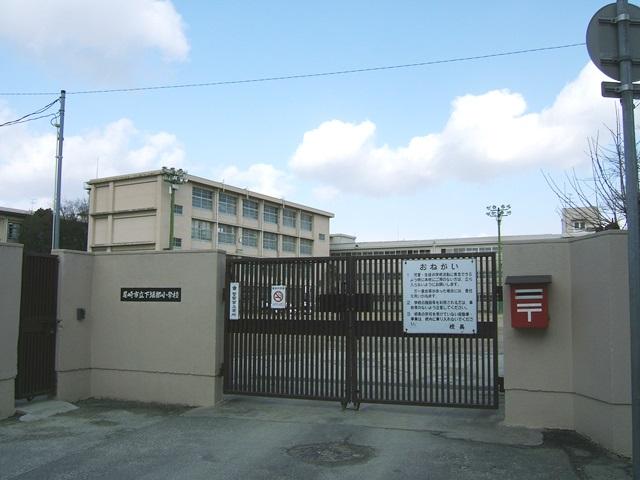 Primary school. Amagasaki Municipal Shimosakabe 50m to elementary school