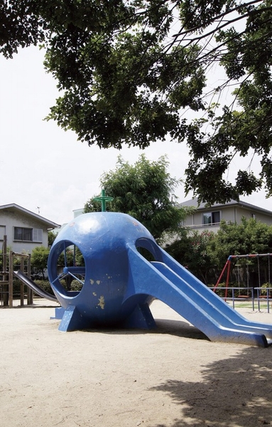 To Mukonoso park (5-minute walk, approximately 384m) lush grounds, There are such as the size of the slide and swing, Likely to play to choose the playground equipment that suits the age of the child