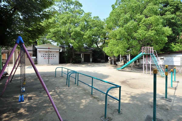 Tomatsujo Nishi children Square (3 minutes, about 217m walk). A quiet park wrapped in green, Perfect for every day of the playground of the young child