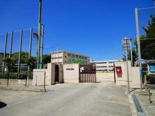 Primary school. 1253m until the Amagasaki Municipal Shimosakabe Elementary School