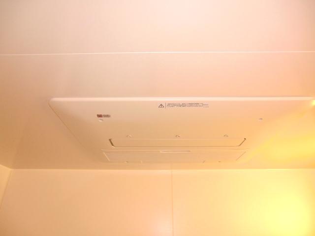 Cooling and heating ・ Air conditioning. Local photo (bathroom heating dryer)