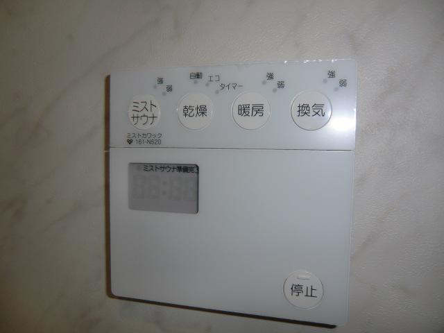 Cooling and heating ・ Air conditioning. Local photo (bathroom heating dryer remote control)