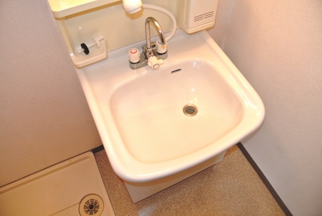 Washroom. Shandore conditioning is independently washstand