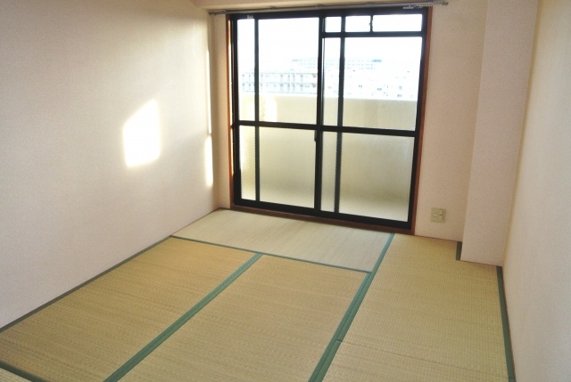 Other room space. It will be healed to the smell of tatami.