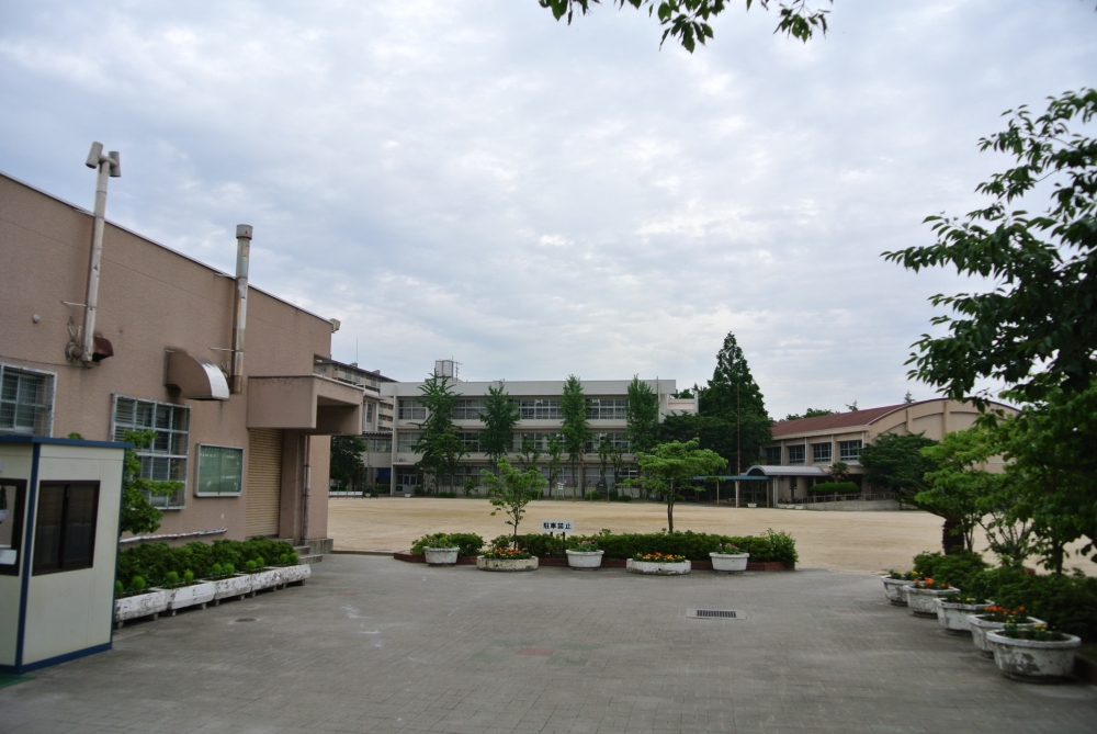 Primary school. Nagasu up to elementary school (elementary school) 543m