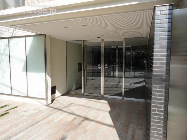 Entrance. Since it has become vacant house, You can see at any time