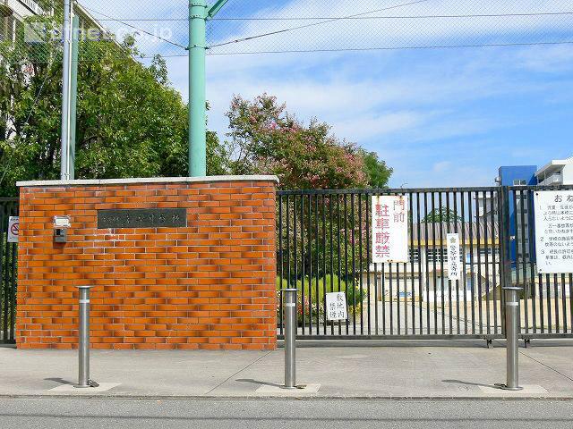 Junior high school. 700m until the Amagasaki Municipal Wakakusa junior high school