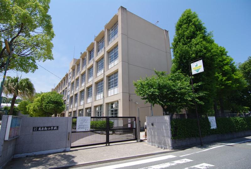 Primary school. 10m until the Amagasaki Municipal Muko Minami Elementary School