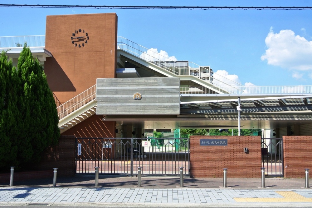 Junior high school. Municipal Naruyoshi until junior high school (junior high school) 491m