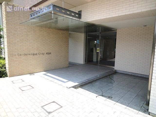 Entrance. And water flow, It is a cool entrance around.