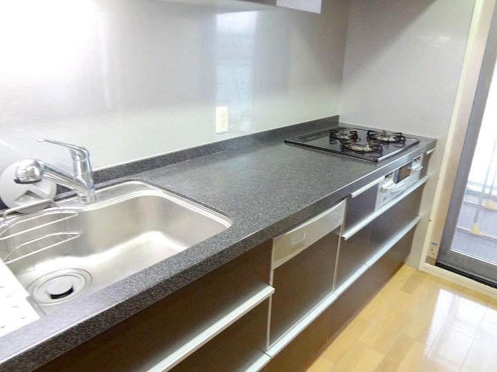 Kitchen. Water purification machine built-in shower nozzle, With a dishwasher, Kitchen