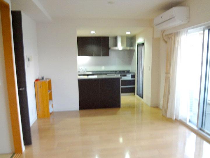 Living. LDK about 14.1 Pledge. It is equipped with a face-to-face counter, Handy to the temporary placement of the meal, etc.