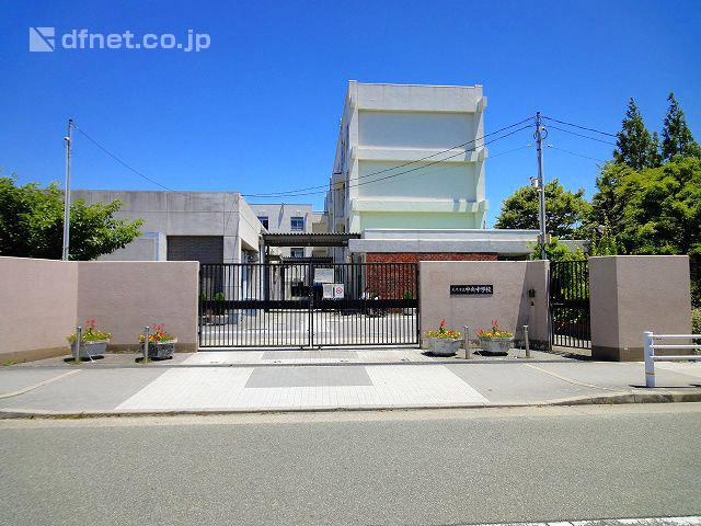 Junior high school. 1600m to Amagasaki Central Junior High School