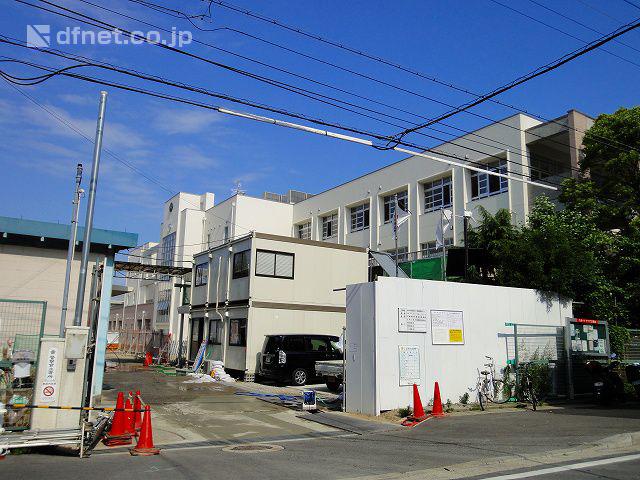 Primary school. 800m until the Amagasaki Municipal Namba Elementary School