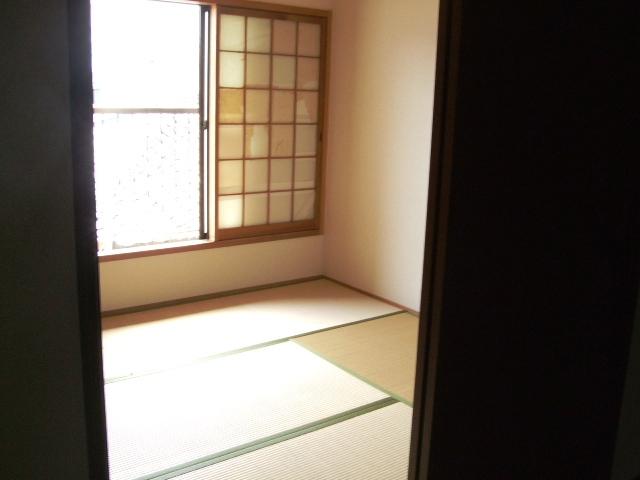 Non-living room. Sunny second floor Japanese-style room.