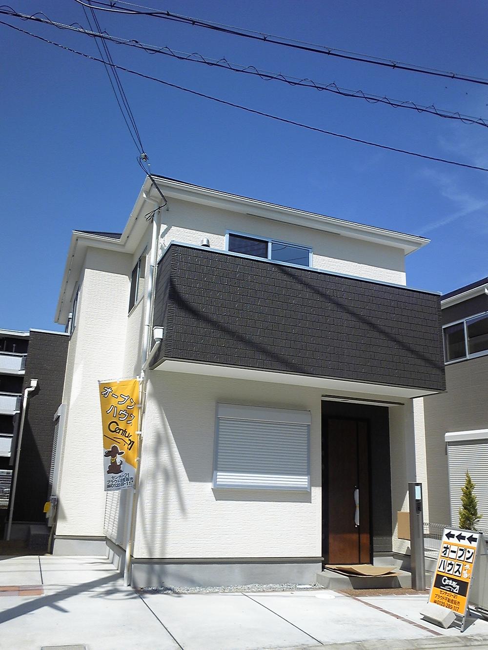 Same specifications photos (appearance). Two-story!  Land about 31 square meters! 