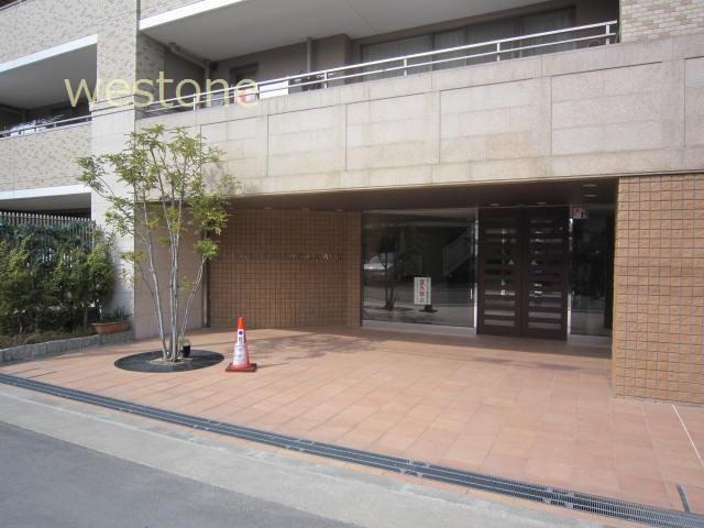 Entrance. It is an excellent entrance