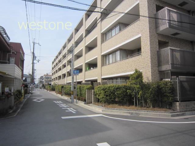 Local appearance photo. South road