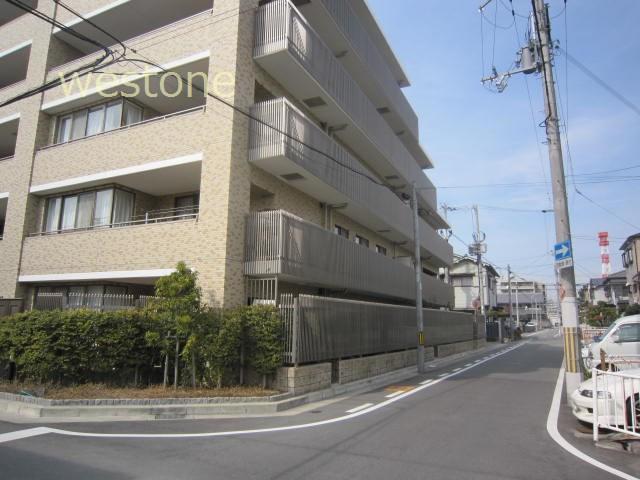 Local appearance photo. East side road
