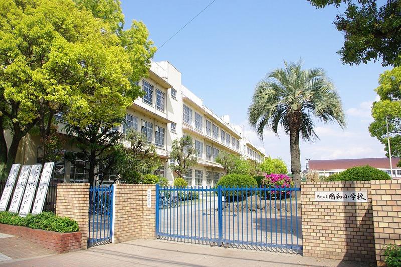 Primary school. 450m until the Amagasaki Municipal Garden sum Elementary School